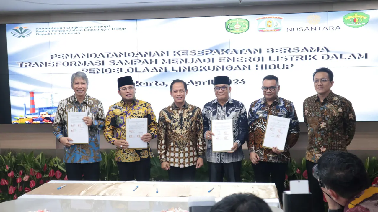 Menteri Lingkungan Hidup/Kepala Badan Pengendalian Lingkungan Hidup Hanif Faisol Nurofiq mempercepat PSEL di kawasan Samarinda Raya dan Balikpapan Raya.