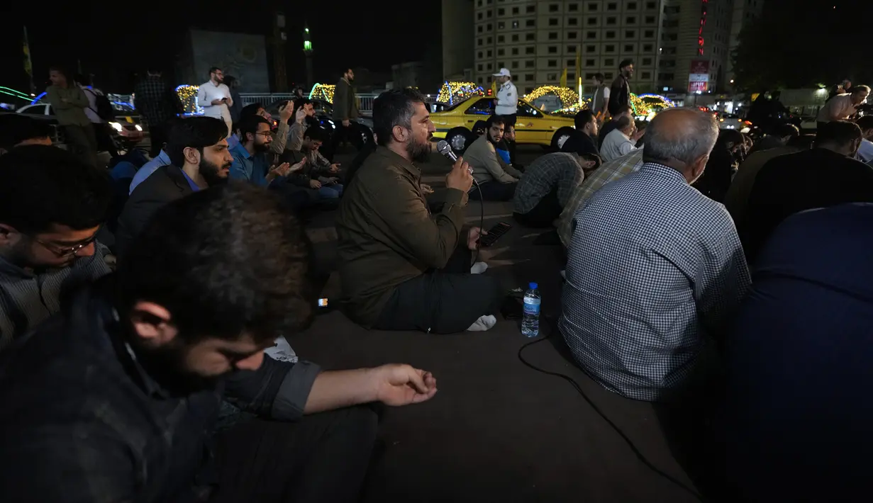 Stasiun televisi pemerintah itu mengatakan insiden terjadi di dekat Jolfa, sebuah kota yang berbatasan dengan Azerbaijan, sekitar 600 kilometer barat laut ibu kota Teheran. (AP Photo/Vahid Salemi)