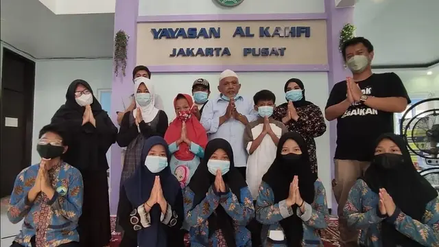 Kakek Suhud (https://www.instagram.com/p/CVaBj4BP51K/)