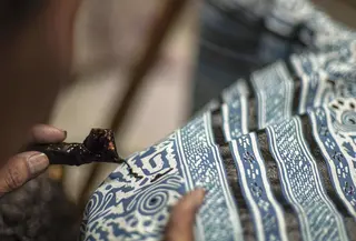 Perhatikan&nbsp;Do's &amp; Don't's untuk hadir di Parade Wastra Nusantara agar tidak salah kostum./copyright depositphotos/radityamaulana