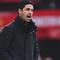 Mikel Arteta, manajer Arsenal, mendampingi tim saat pertandingan melawan Manchester United di Old Trafford, Minggu (9-3-2025). (Bola.com/arsenal.com)