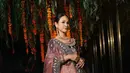 Kehadirannya dengan busana yang istimewa ini bukan hanya memperlihatkan kecantikannya, tetapi juga kesan anggun yang memukau. [@andienaisyah].