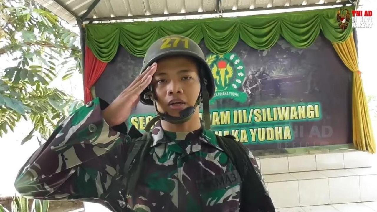 Kemampuan berbahasa Raffi itu membuat Jenderal Dudung kagum. Jenderal Dudung kemudian menjamin Raffi masuk Tamtama TNI AD tanpa perlu mengikuti ujian.<br>
