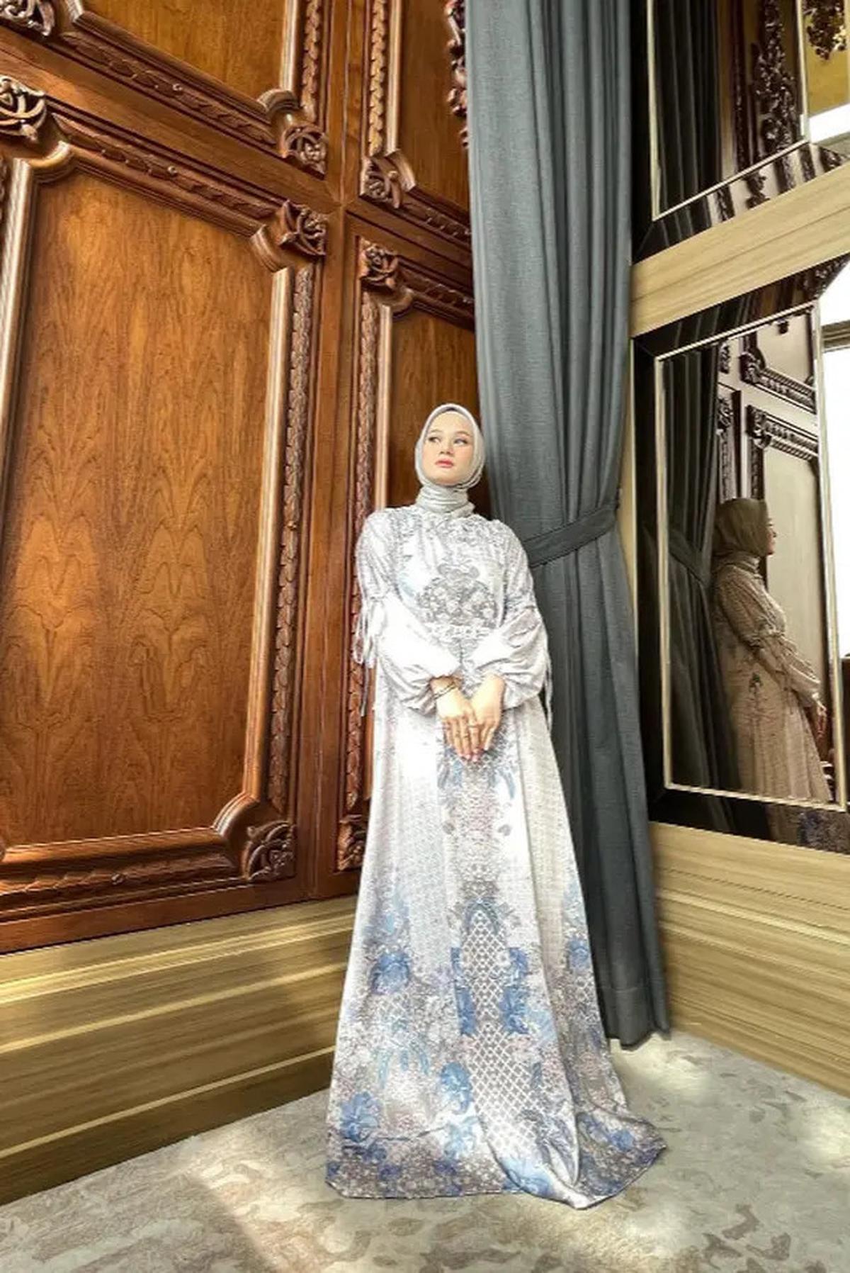 7 Model Gamis Brokat Warna Pastel Dinda Hauw, Anggun dan Kekinian