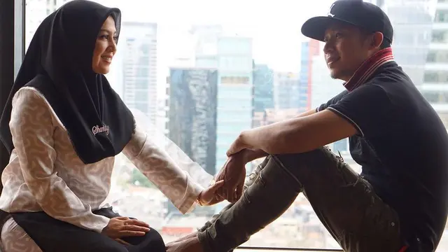 [Bintang] Denny Cagur dan Istri