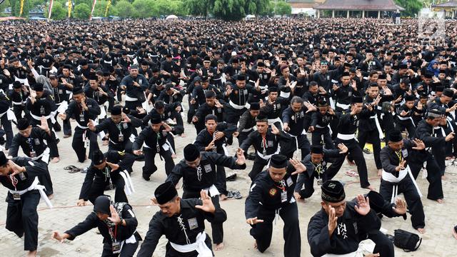 Pecahkan Rekor MURI Ribuan Pesilat Ponorogo Unjuk Kebolehan