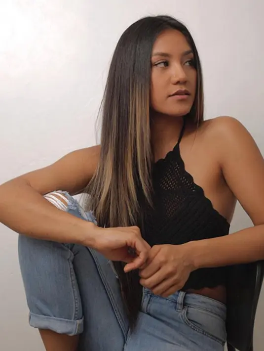 Suara emas Maharasyi dan kegigihannya selama ini untuk menjadi penyanyi membuahkan hasil. Wanita cantik ini berhasil lolos dalam sesi blind audition The Voice America musim ke-13. Selama berjuang, Maharasyi! (Instagram/Maharasyi)