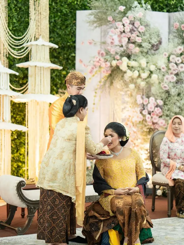 6 Potret Anggun Bumil Erina Gudono dengan Kebaya Kuning Cerah saat Lakoni Prosesi Tingkeban di Istana Negara Bogor