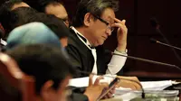 Dalam persidangan Jumat (8/8/14), tim Prabowo-Hatta menyatakan keberatan dengan dokumen tentang pembukaan kotak suara yang disampaikan termohon, KPU. (Liputan6.com/Johan Tallo)