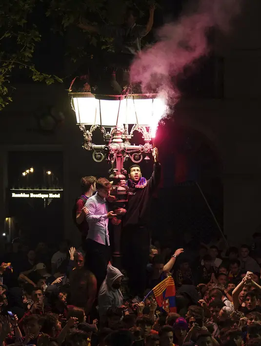 <p>Dengan kemenangan ini, Barcelona sudah tak terkejar lagi poinnya. Barca mengoleksi 85 poin atas unggul 14 poin dari Real Madrid di empat pertandingan tersisa.</p>