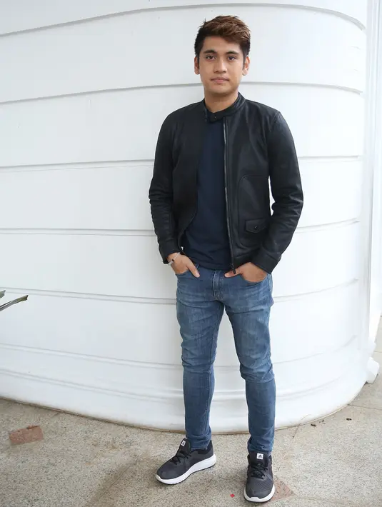 Akan berperan sebagai seorang dokter muda bernama Eros, Gino menceritakan bagaimana karakter dirinya nanti. Ia juga akan banyak berurusan soal cinta, namun Eros buka tipikal cowok playboy, menurut lawan main Irish Bella ini. (Bambang E. Ros/Bintang.com)