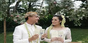 Suasana akad nikah Hamish Daud dan Raisa terasa sangat khidmat. Akad nikah berlangsung di Ayana Mid Plaza, Jakarta, Minggu (3/9)