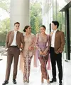 Maudy Ayunda baru saja mengunggah beberapa potret terbaru dirinya dan keluarga menghadiri pernikahan. [Foto: Instagram/maudyayunda]