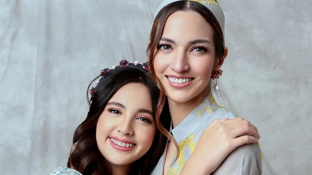 Pemotretan Nia Ramadhani dan Mikhayla Ini Bak Kakak Adik, Parasnya Makin Mirip