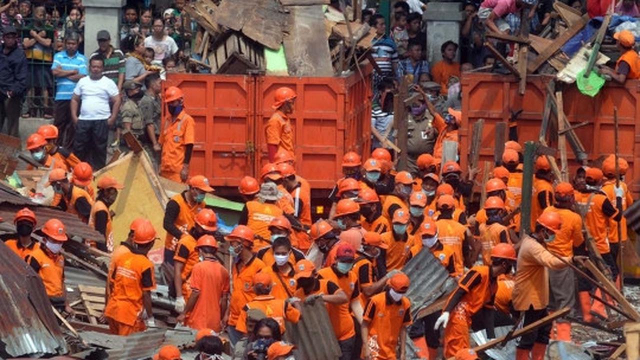 Tanggulangi banjir, 216 lapak di Pasar Karang Anyar dibongkar