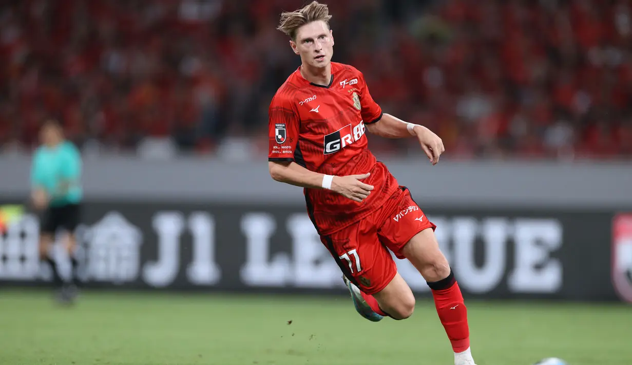 Penampilan apik ini pula yang membuat Nagoya Grampus tertarik untuk mempermanenkan status Kasper Junker pada awal musim J1 League 2024. Kira-kira berapa gol yang akan dicetak Kasper Junker hingga akhir musim? Menarik untuk ditunggu. (J.LEAGUE)