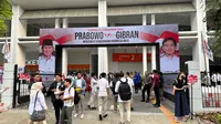 Pendukung Prabowo-Gibran mulai berdatangan ke GBK Arena, Rabu (25/10/2023). (Liputan6.com/Nanda Perdana Putra)