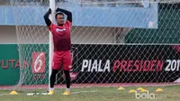 Wahyu Tri Nugroho, Kiper Bhayangkara United. (Bola.com/Nicklas Hanoatubun)