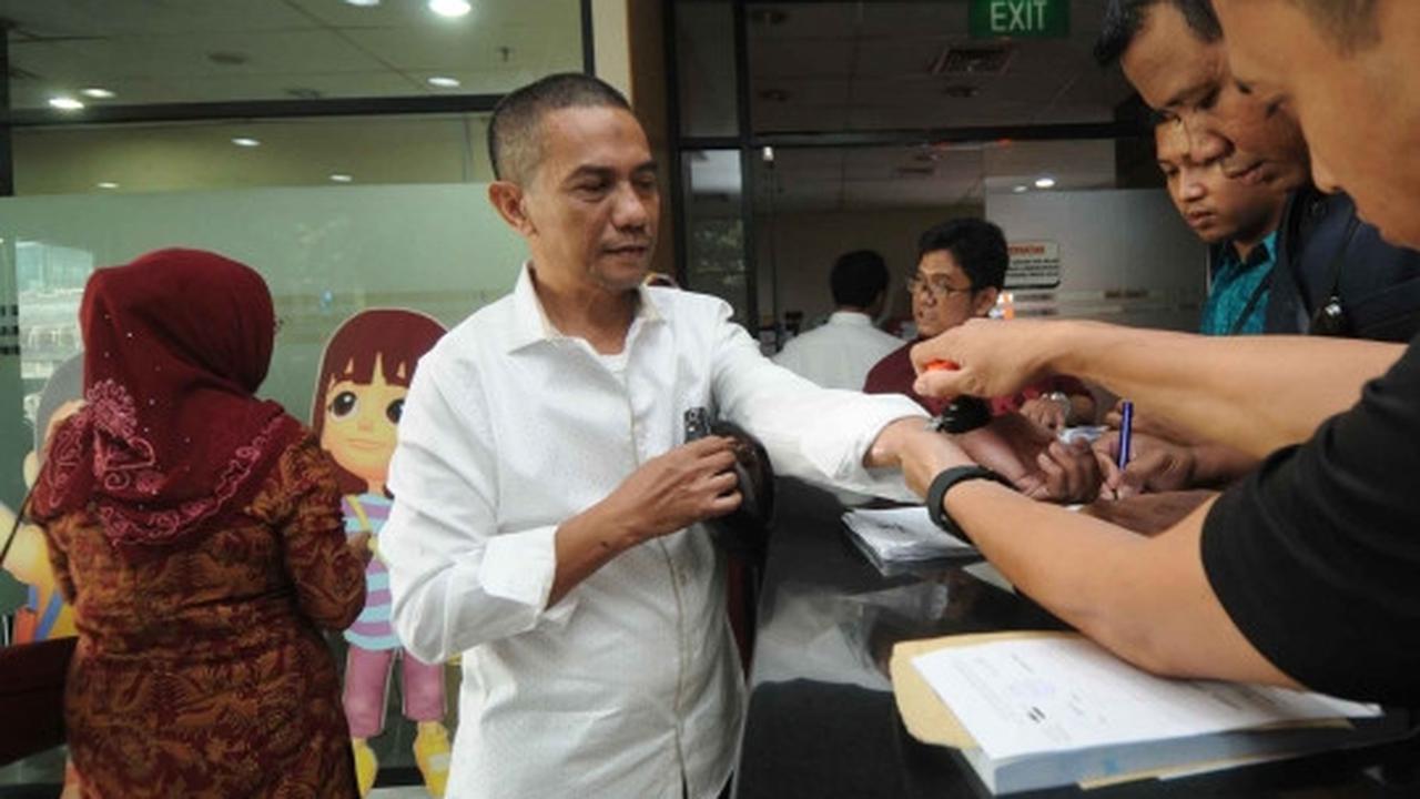 Idul Adha, keluarga tahanan silih berganti datangi Gedung KPK