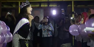 Kebahagiaan Prilly Latuconsina terus datang beruntun hari-hari ini. Setelah Jumat (14/10) malam Prilly menyabet sebagai Aktris Terfavorit ajang bergengsi Panasonic Gobel Awards, ia mendapatkan banyak kejutan di ultahnya. (Bambang E. Ros/Bintang.com)