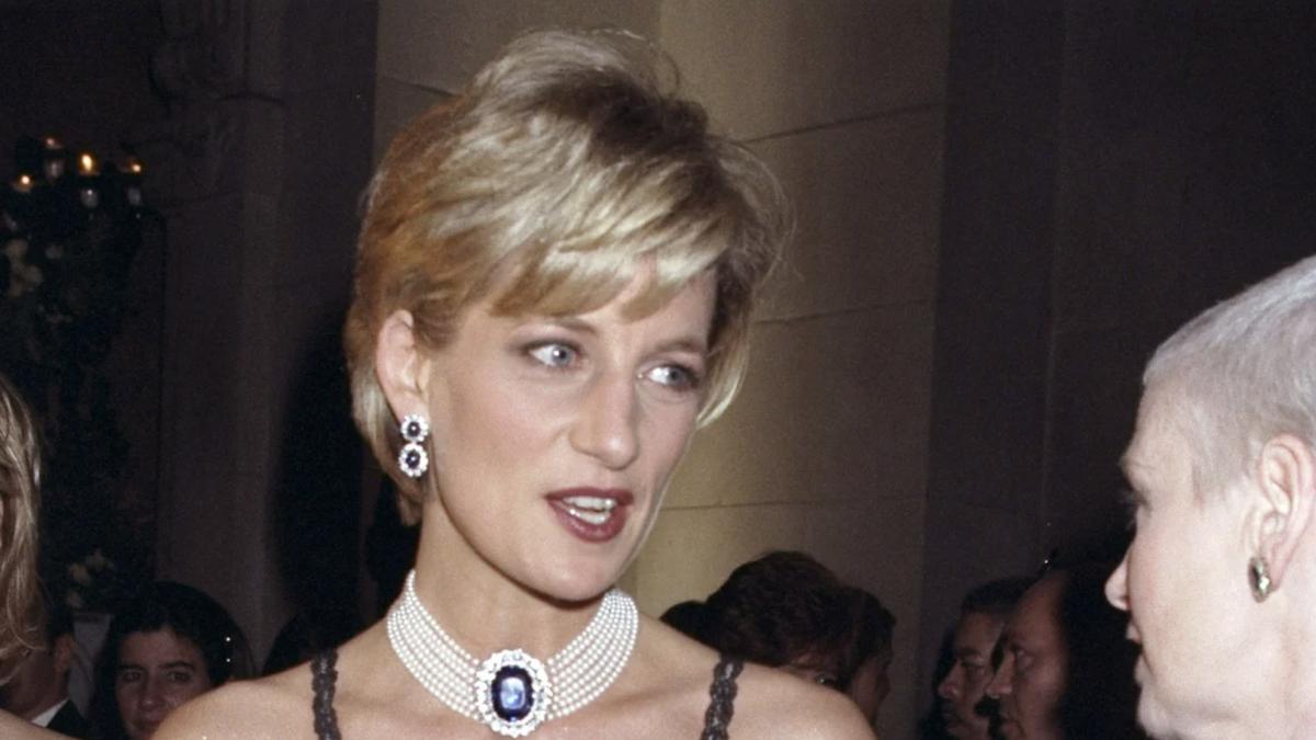 Melihat Pesona Gaya Putri Diana Bergaun Rahasia di Met Gala