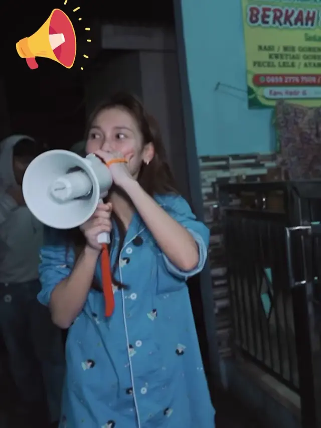 Ayu Ting Ting Bangunkan Sahur
