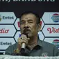 Manajer Persib Umuh Muchtar siap laporkan kepemimpinan wasit yang memimpin laga antara Persib vs Tira-Persikabo. (Huyogo Simbolon)