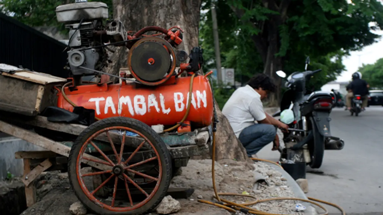 6 Profesi Tanpa Upah Resmi tapi Membantu Masyarakat di Indonesia
