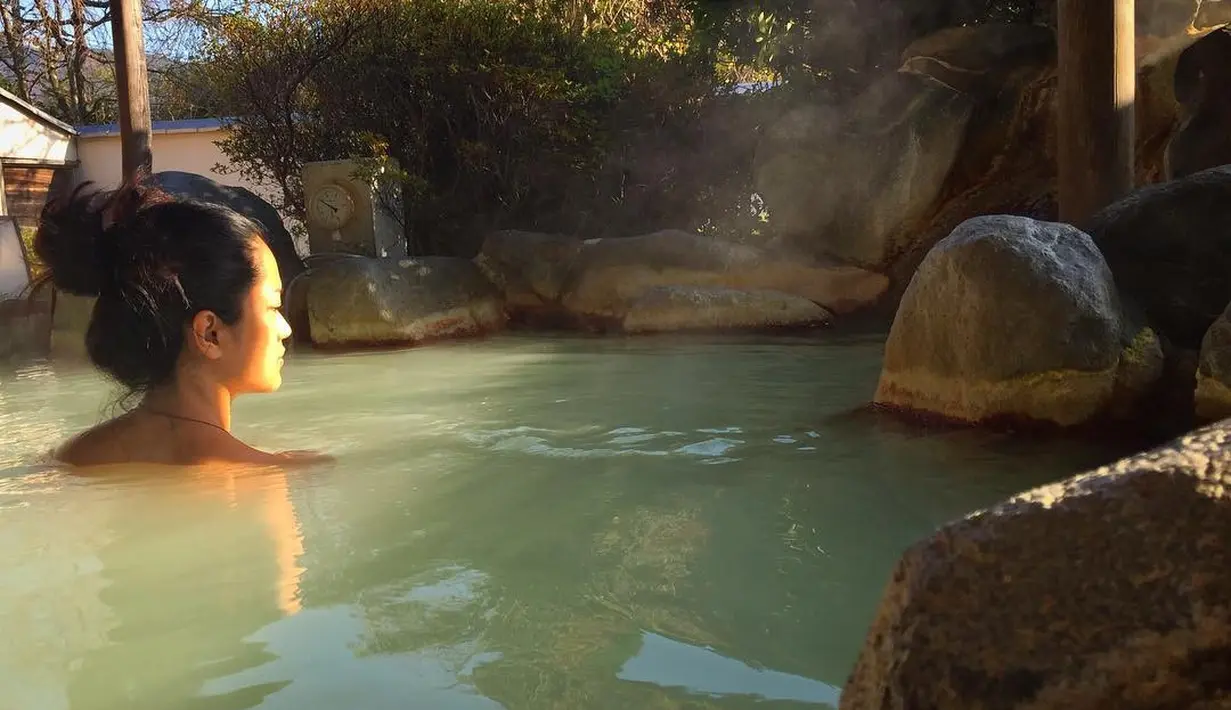 Berbeda dari film pada umumnya yang hanya diatur oleh seorang sutradara, Prisia rela diarahkan oleh 5 sutradara yaitu Lola Amaria, Shalahuddin Siregar, Tika Pramesti, Harvan Agustriyansyah, dan Adriyanto Dewo. (instagram/prisianasution)