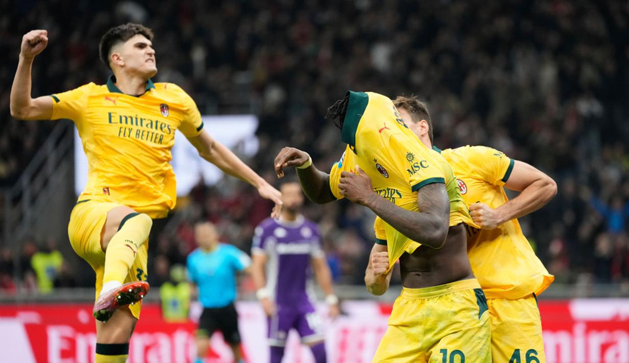 Kemenangan ini membawa Rossoneri naik ke puncak klasemen sementara Serie A dengan 16 poin. (AP Photo/Luca Bruno)
