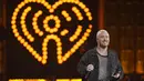 Sam Smith Beraksi di Panggung iHeartRadio Music Festival. (Foto: (AP Photo/John Locher)