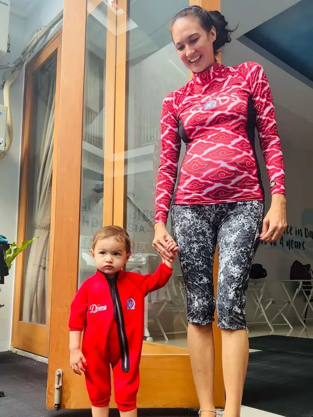 Nadine Chandrawinata baby bump