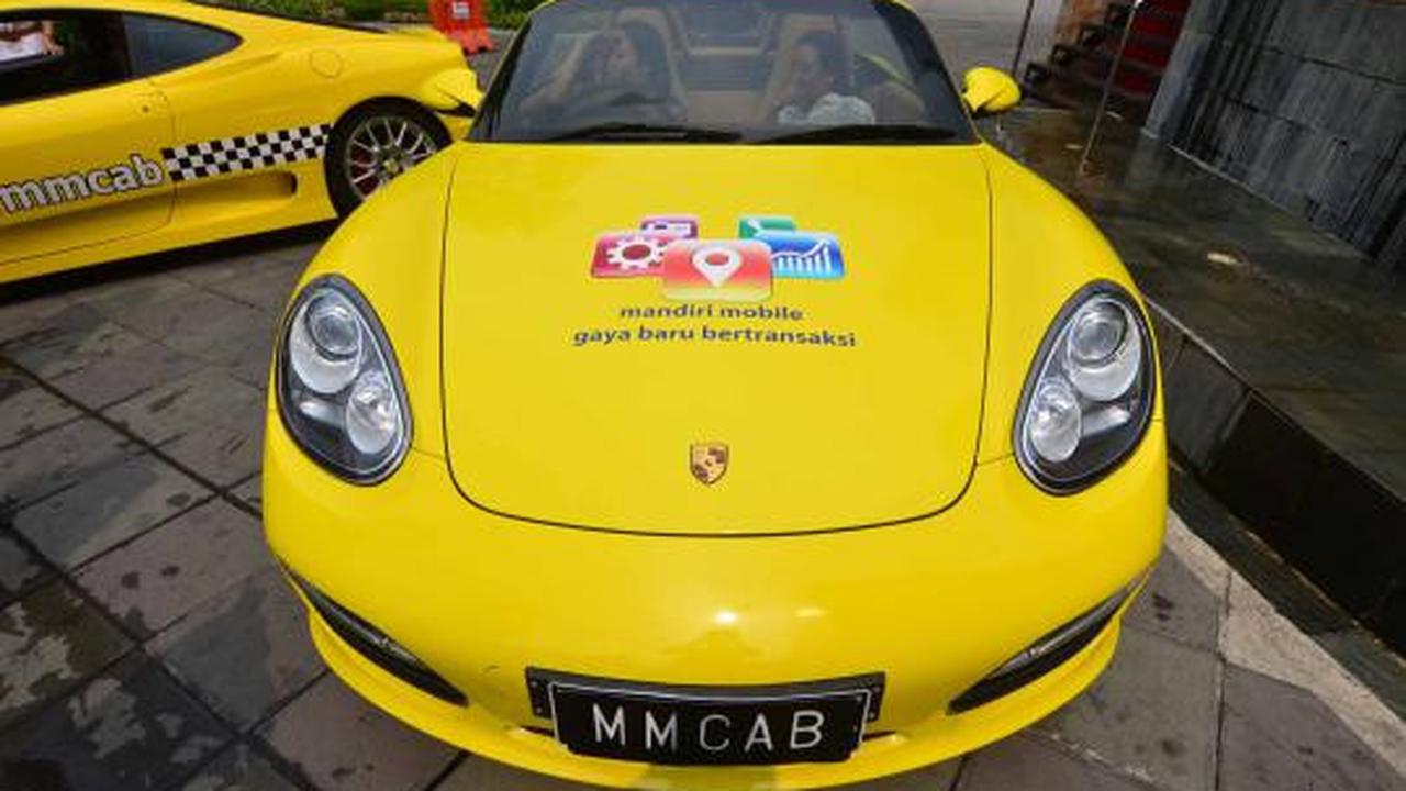Taksi Ferrari untuk promosi Bank Mandiri