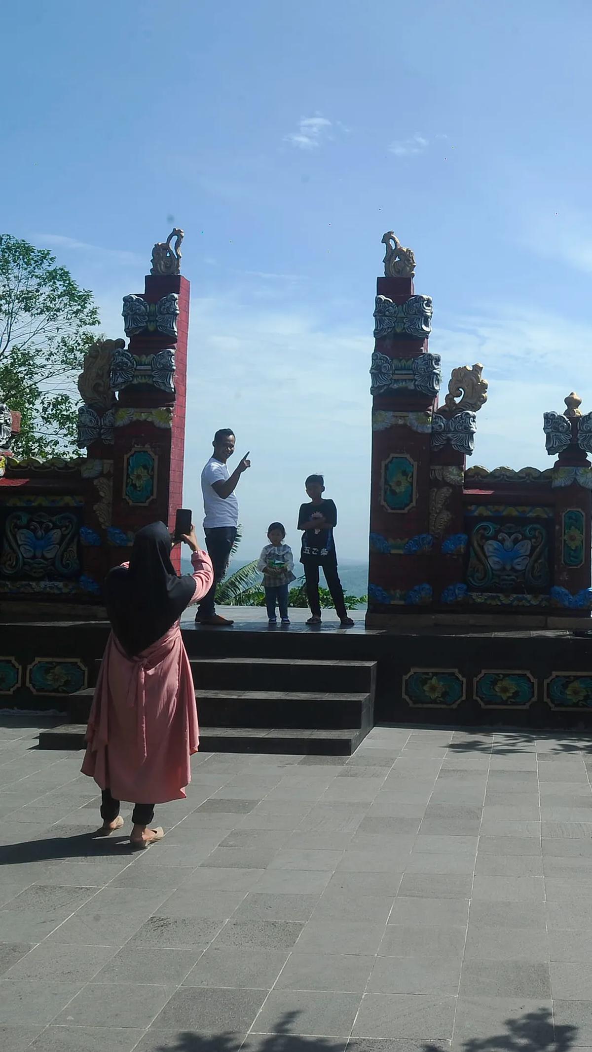 Sejumlah spot foto yang instagramable ada di kawasan Puncak 2