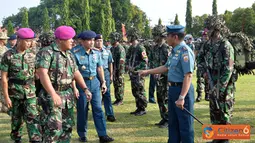 Citizen6, Surabaya: Latihan bersama " Latma Carat 2012 " (Cooperation Afloat Readiness and Training) ini akan berlangsung selama delapan hari mulai 30 Mei 2012 hingga 7 Juni 2012 di Markas Koarmatim Ujung Surabaya. (Pengirim: Budi Abdillah)     