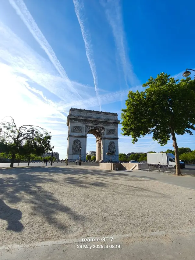 Arc de Triomphe merupakan monumen kemenangan di Kota Paris. Foto: Nurmayanti/Liputan6.com