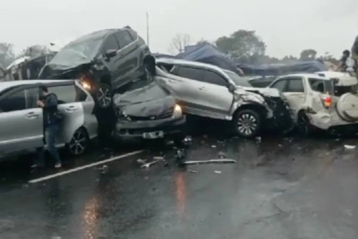 Kecelakaan beruntun di Tol Cipularang KM 92