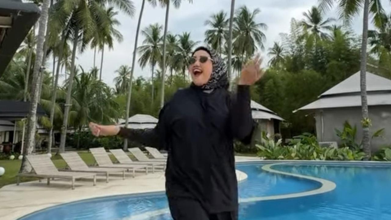 Risih dengan DM dari Netizen, Elly Sugigi Bongkar Profil Pribadi