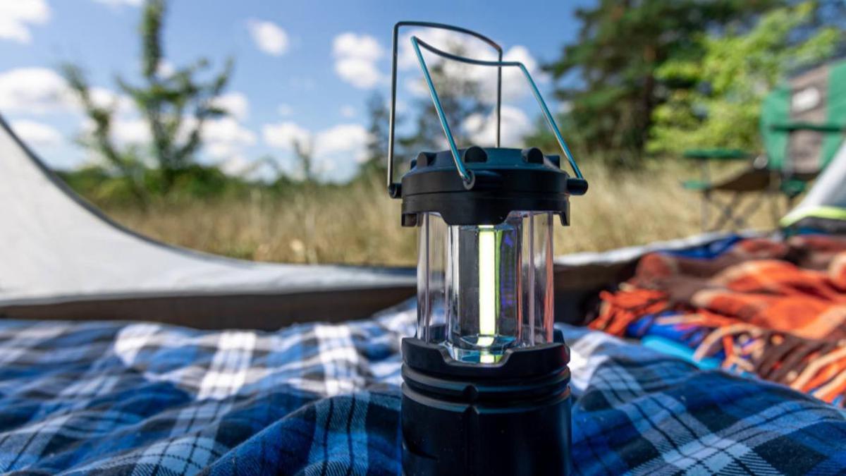 Lampu Outdoor Terbaik untuk Camping: Terang dan Praktis!