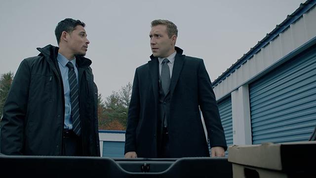 Jai Courtney dan Anthony Ramos dalam Honest Thief. (Foto: Open Road Films/ IMDb)