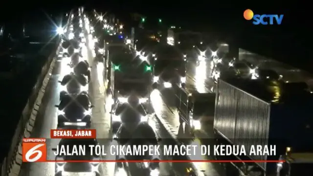 Jalan Tol Cikampek, Bekasi, Jawa Barat, terpantau macet saat libur Hari Raya Nyepi.