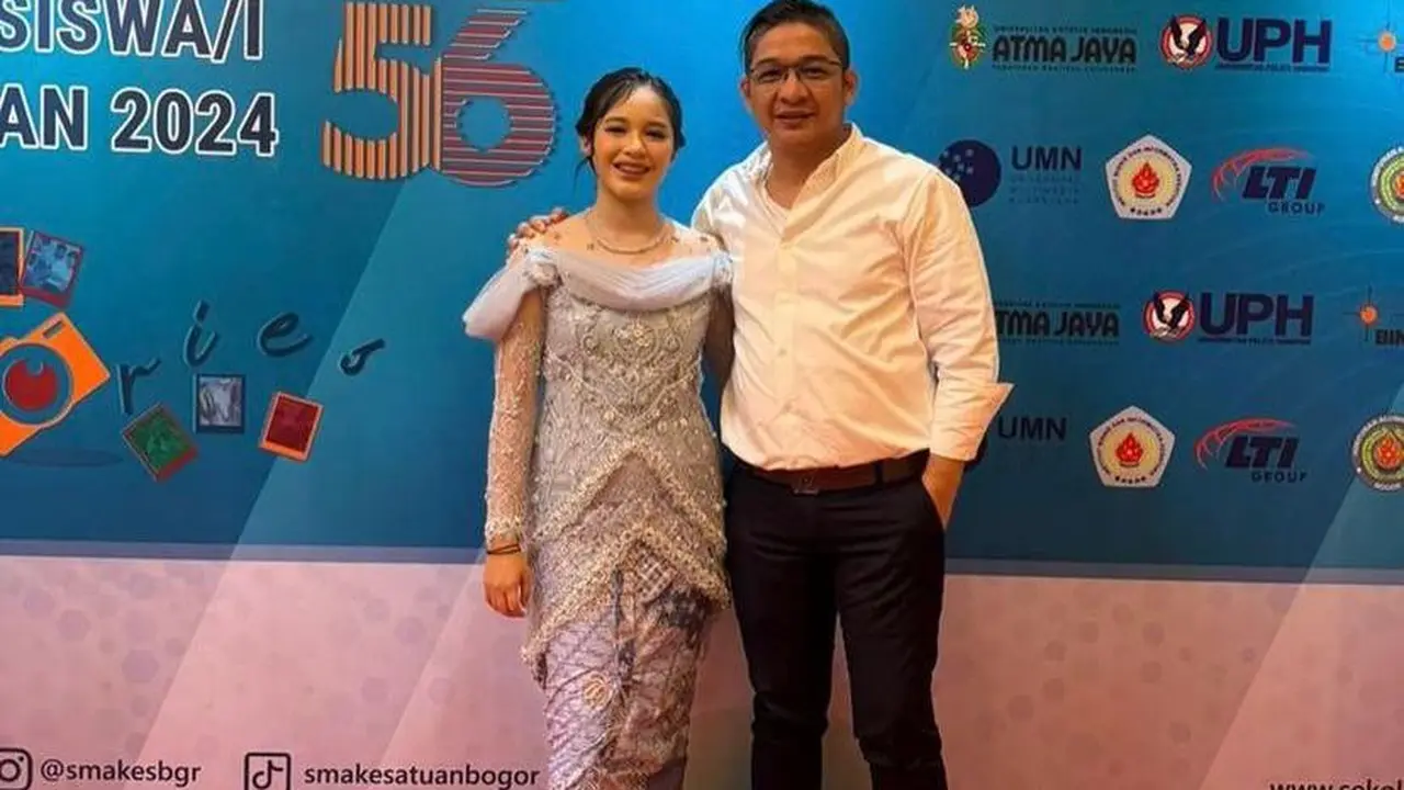 6 Potret Wisuda Shakiena Azalea Putri Pasha Ungu yang Dihadiri Okie Agustina dan Adelia, Kompak Berbusana Pastel