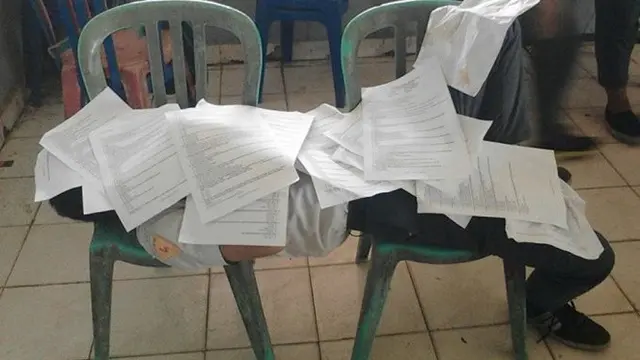 6 Potret Nyeleneh Orang Tidur Ini Malah Dikerjain Teman