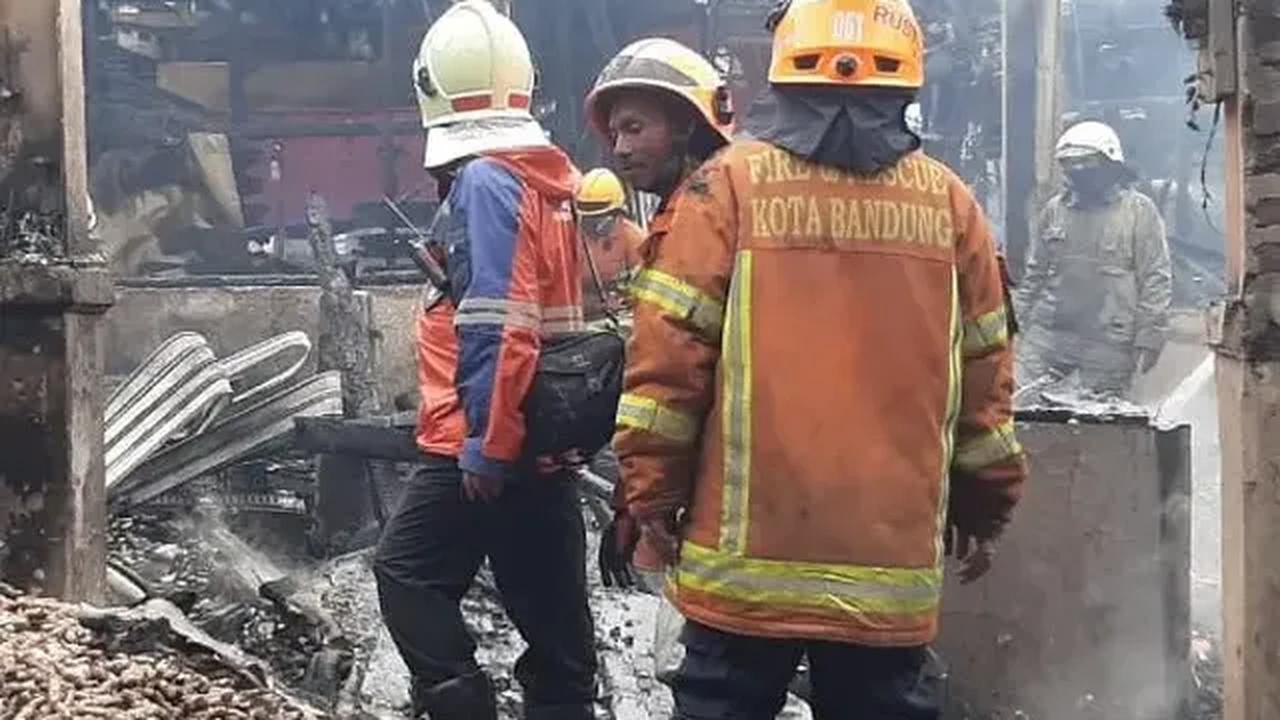 Selain korban jiwa, pemilik rumah juga mengalami kerugian material.