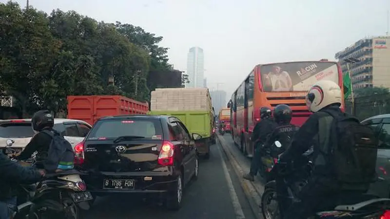 Kepadatan Lalu Lintas Jakarta Pagi Ini Diwarnai Kecelakaan
