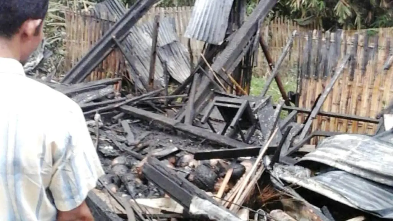 Rumah nenek Sidem di Sumbang, Banyumas, ludes terbakar dengan segala isinya. (Liputan6.com/Tagana BMS/Muhamad Ridlo)