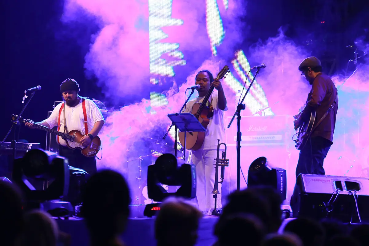 [Bintang] Sore dan Is Payung Teduh