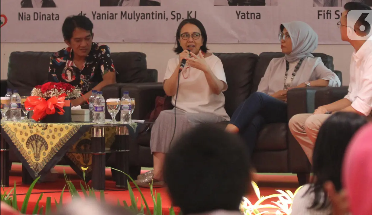 Psikiatri RSUD Pasar Minggu dr. Yaniar Mulyantini, Komunitas Art Giving Fifi dan Film Maker Yatna  menjadi pembicara dalam talkshow di Jakarta, Sabtu (12/10/2019). Acara bertema 'Menghapus Stigma, Berikan Dukungan' itu digelar dalam rangka Hari Kesehatan Jiwa Sedunia. (Liputan6.com/Angga Yuniar)