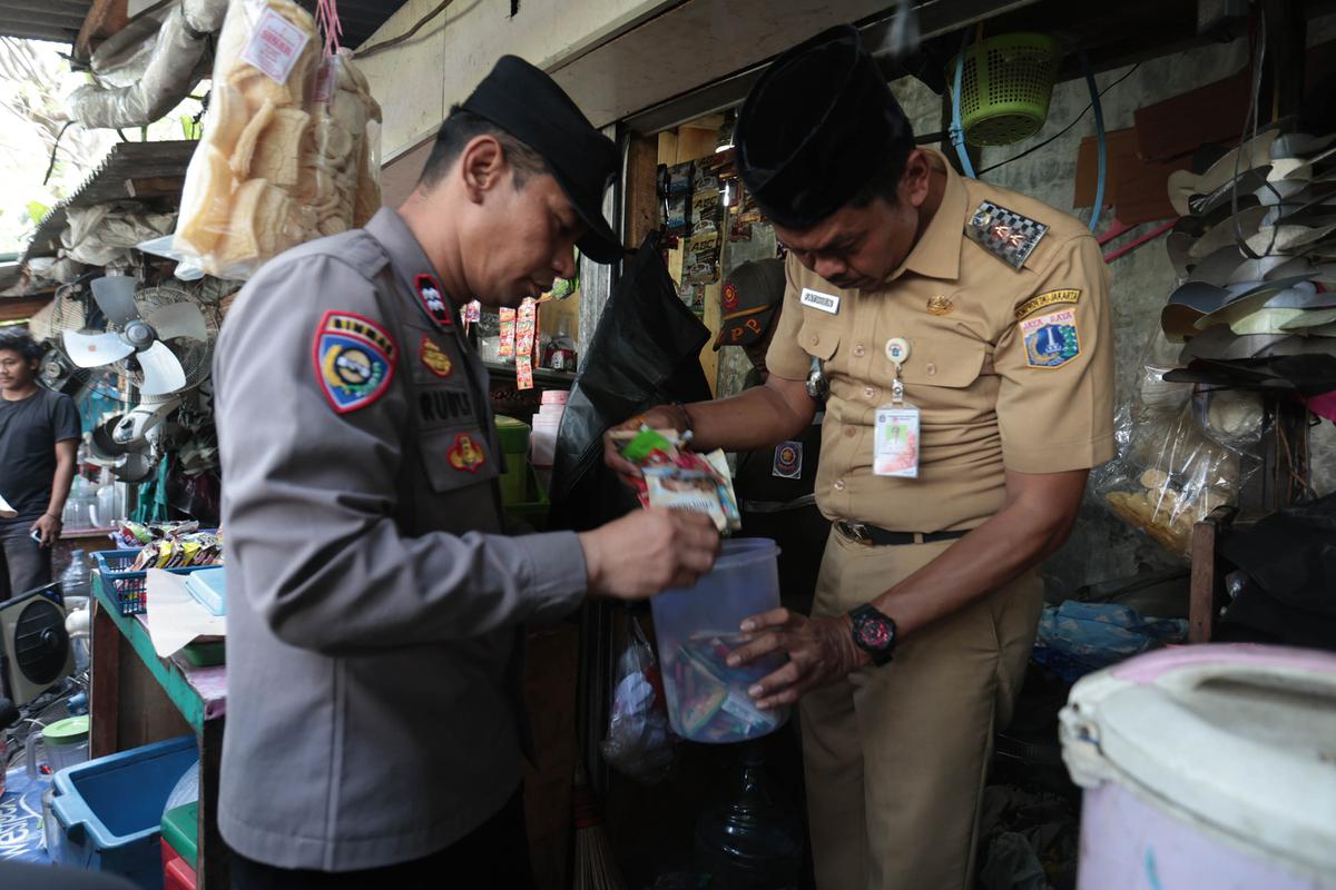 Petugas Gabungan Temukan Tramadol di Lapak Pedagang Kawasan KS Tubun