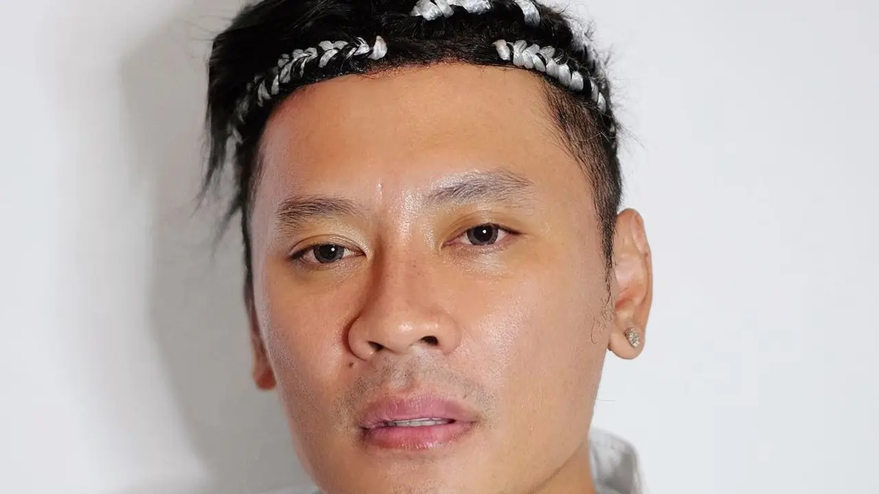 MUA Adi Adrian Meninggal Dunia